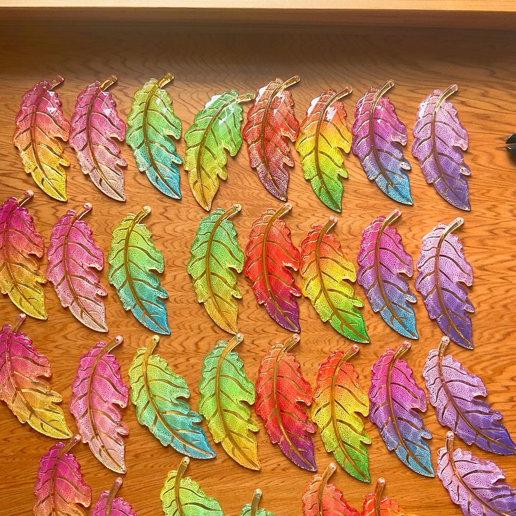 幻想葉のイヤリング・ピアス【金属アレルギー対応】