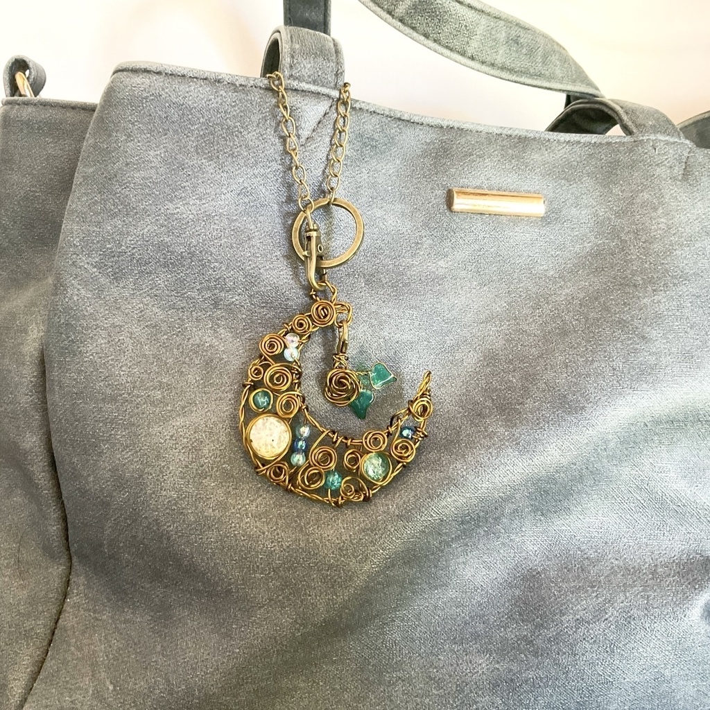 月と薔薇のバッグチャーム