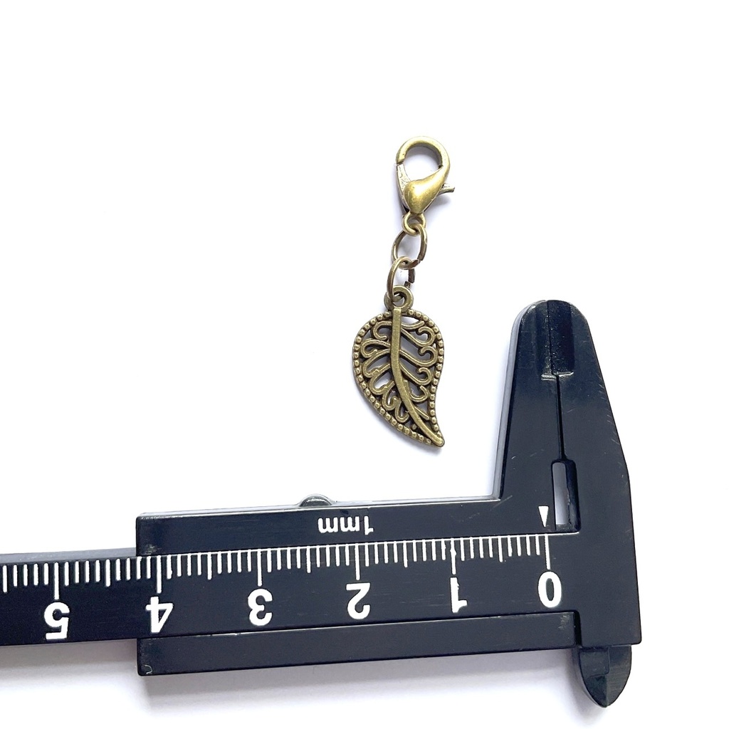 葉っぱの透かしのチャーム