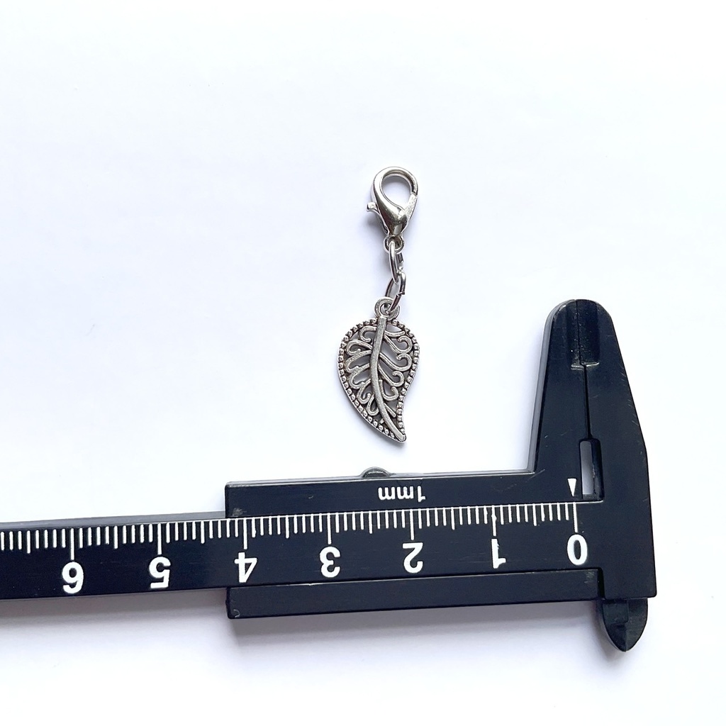 葉っぱの透かしのチャーム