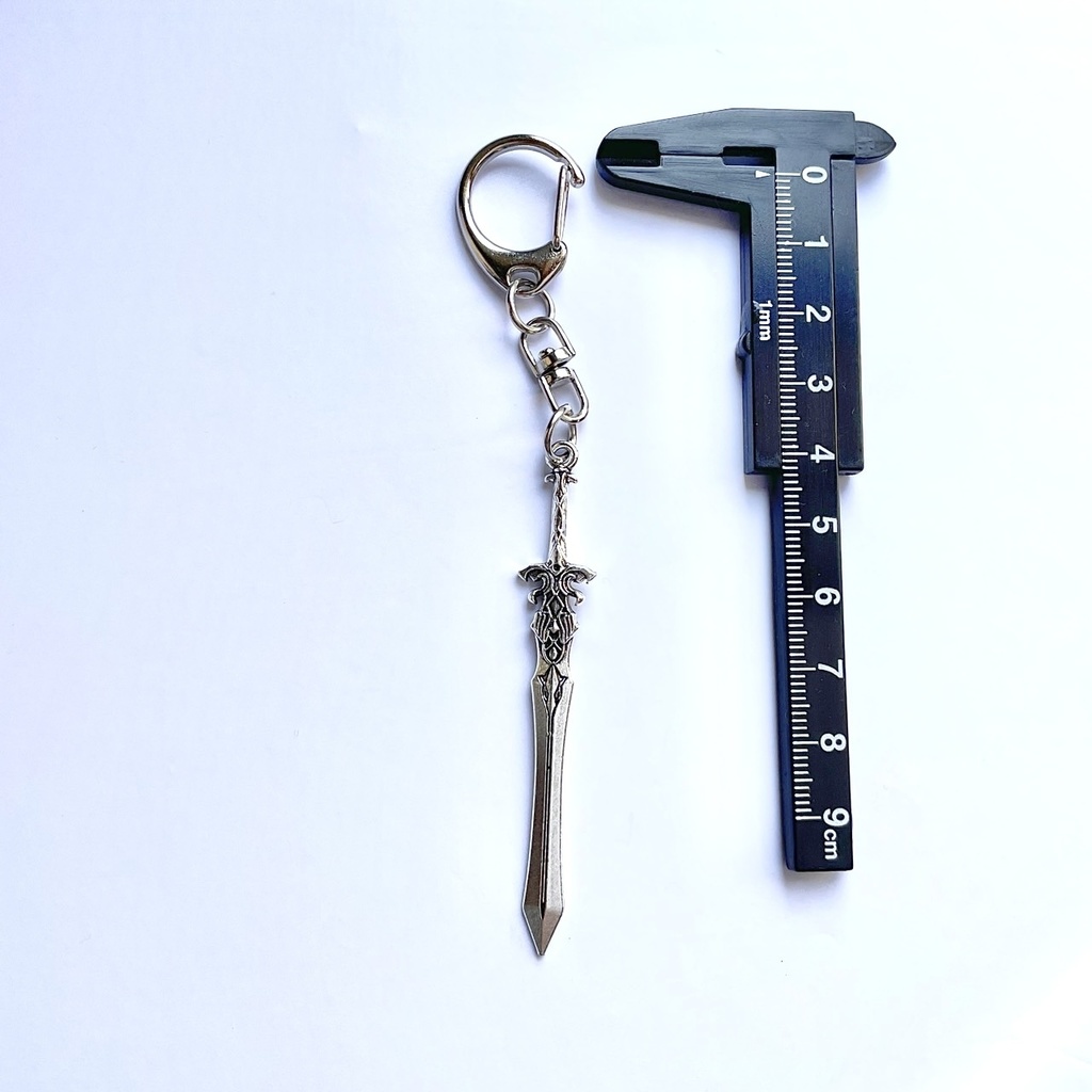 剣のキーホルダー