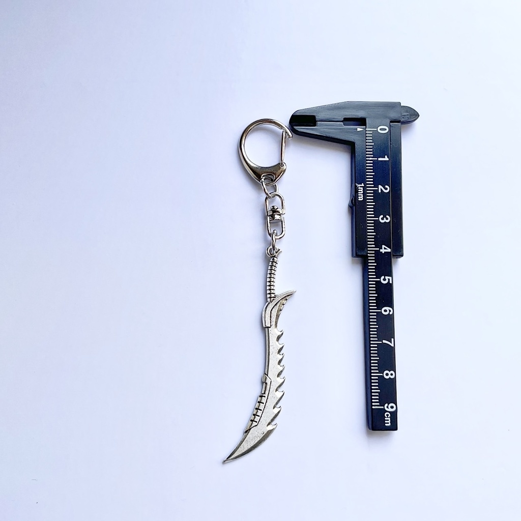 剣のキーホルダー