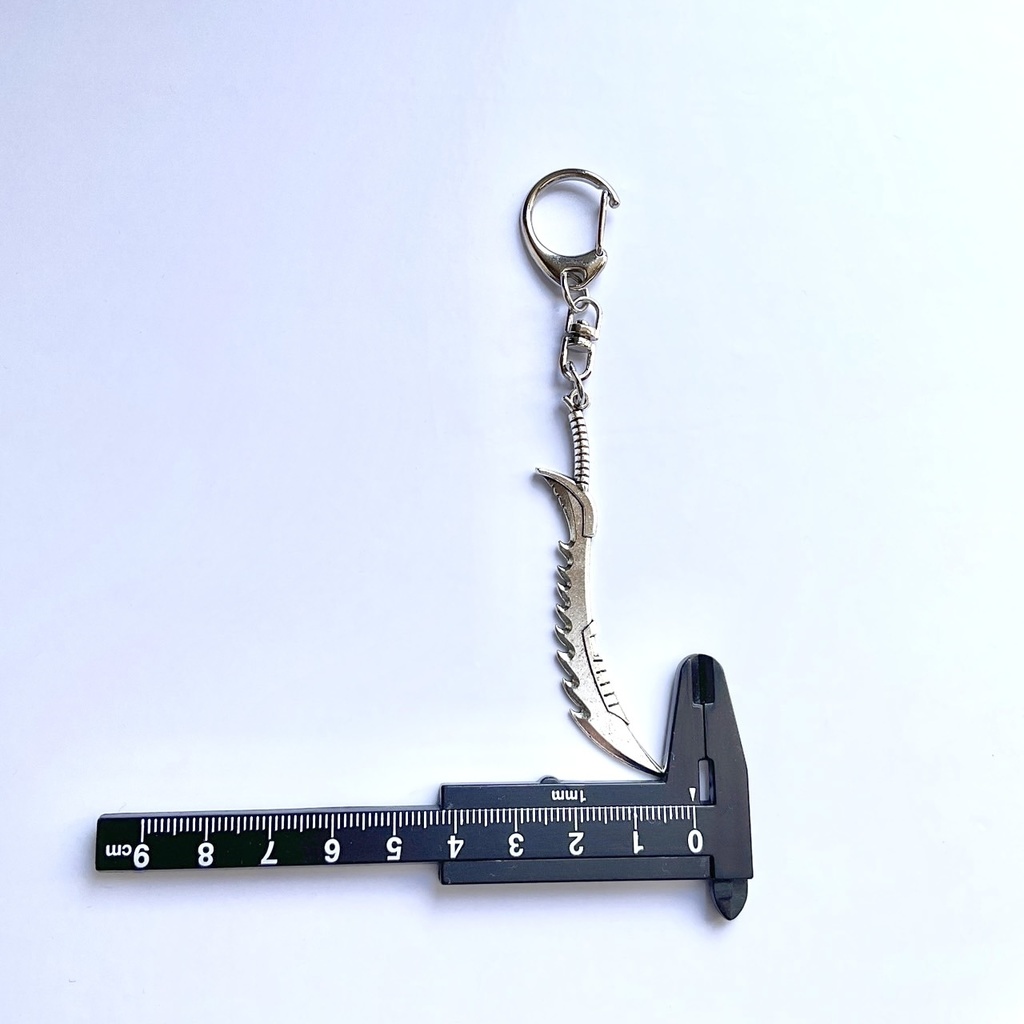 剣のキーホルダー