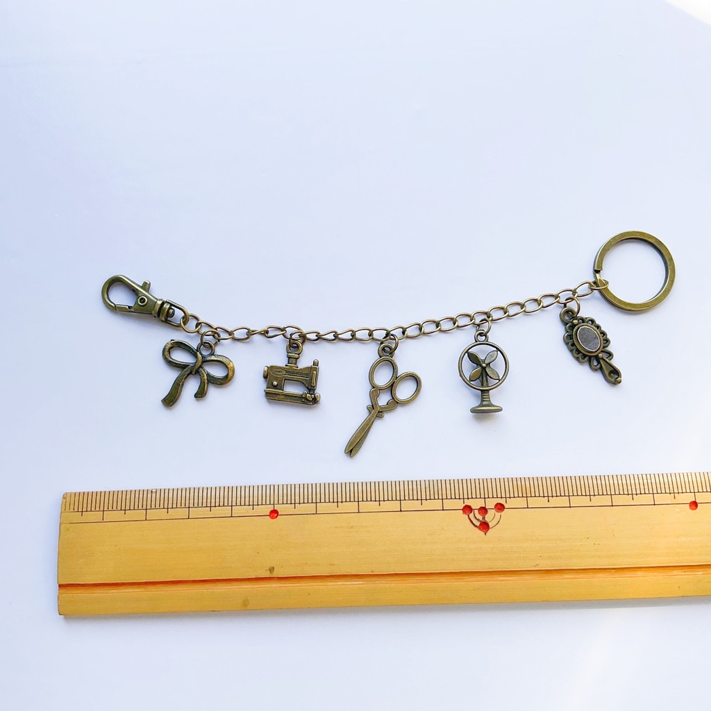 レトロなバッグチャーム