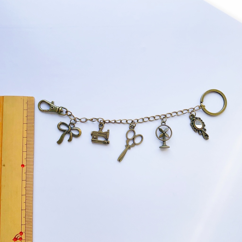レトロなバッグチャーム