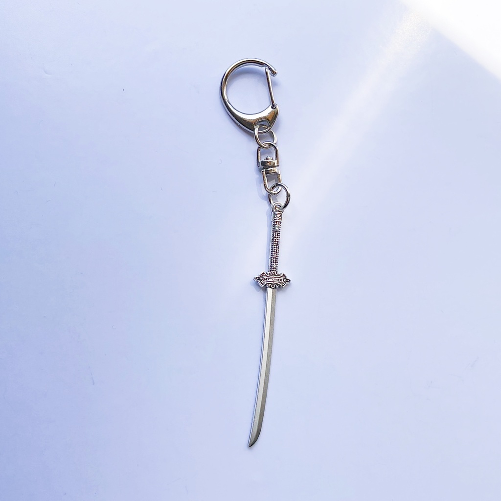日本刀と西洋剣のキーホルダー