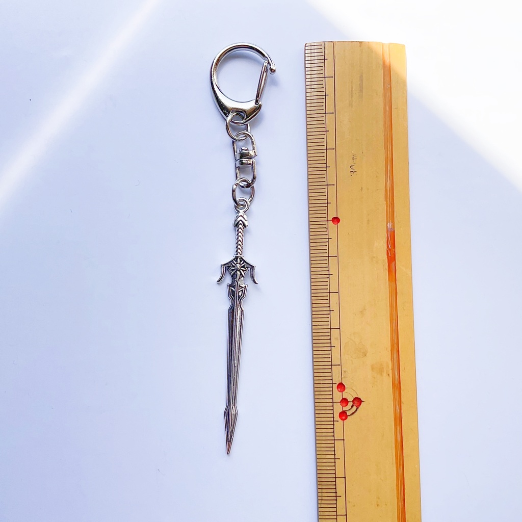 日本刀と西洋剣のキーホルダー
