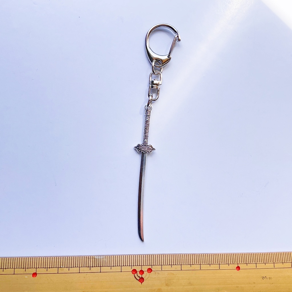 日本刀と西洋剣のキーホルダー