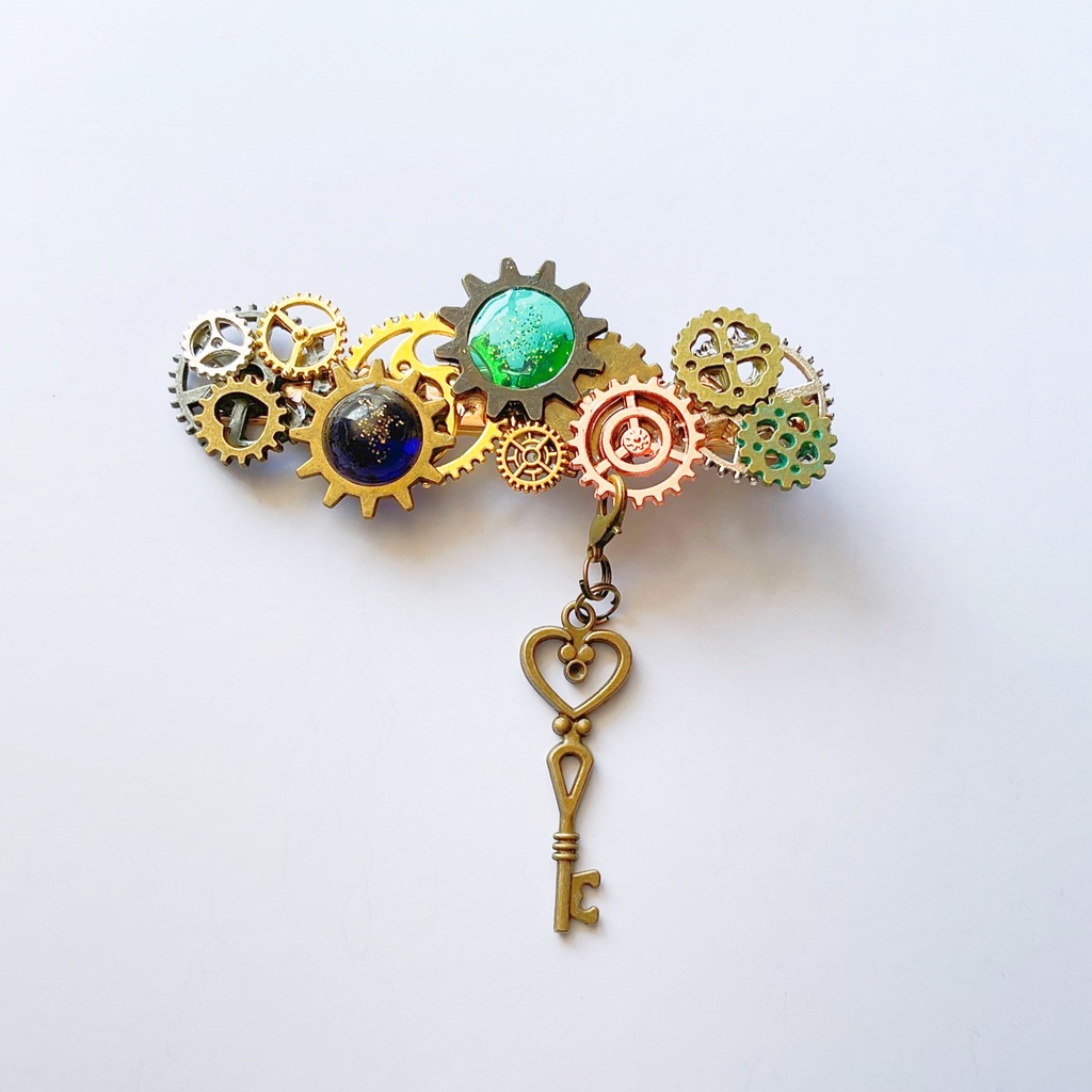 鍵付きスチームパンク風ヘアクリップ