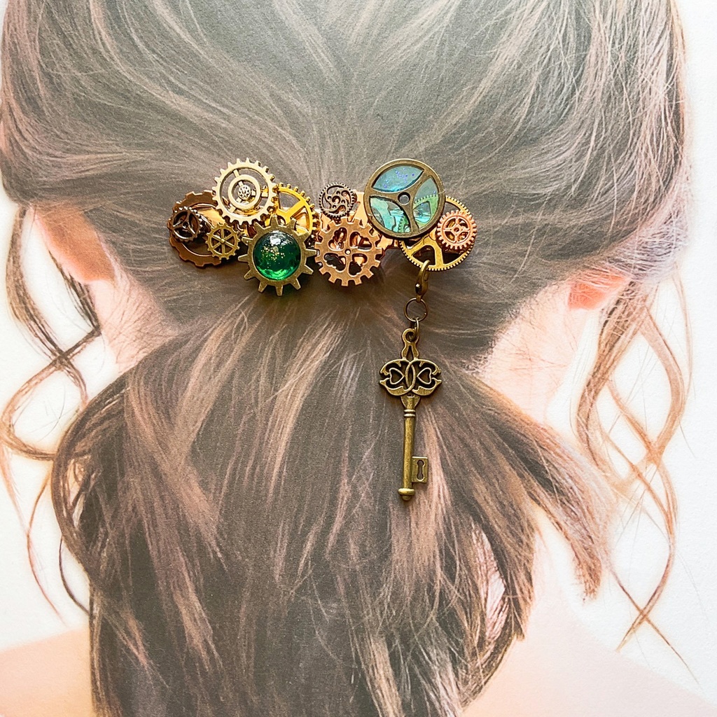 鍵付きスチームパンク風ヘアクリップ