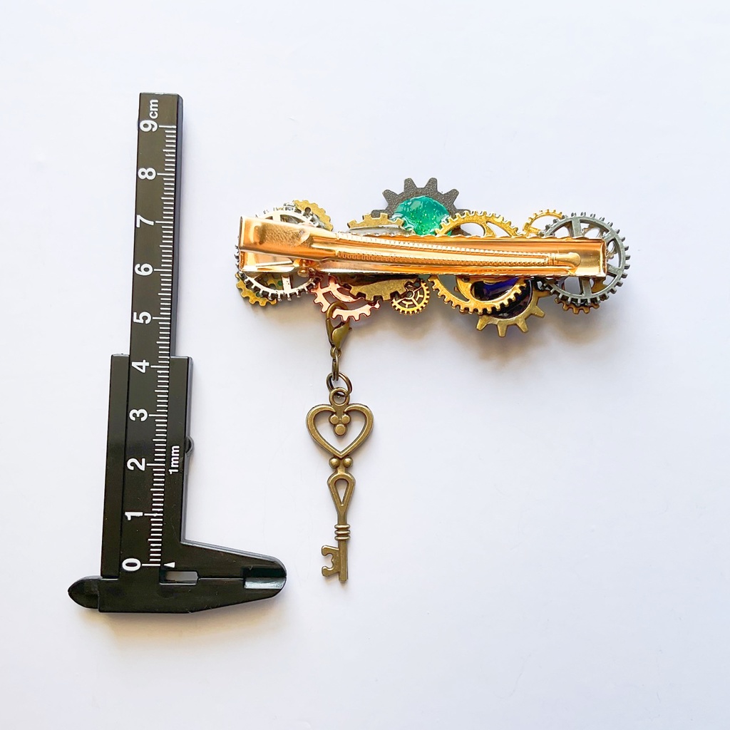 鍵付きスチームパンク風ヘアクリップ