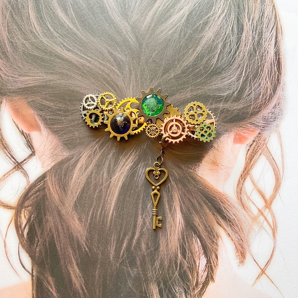 鍵付きスチームパンク風ヘアクリップ