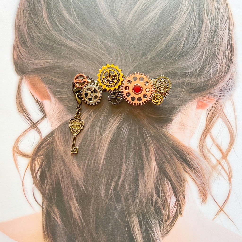 鍵付きスチームパンク風ヘアクリップ