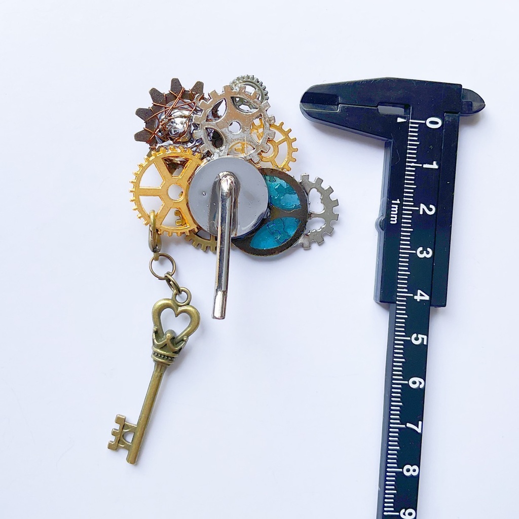 鍵付きスチームパンク風ポニーフック