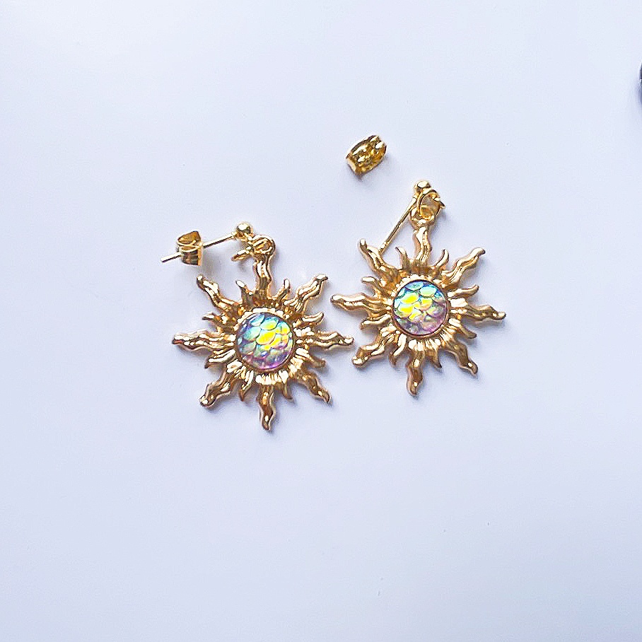 ウロコと太陽のピアス・イヤリング