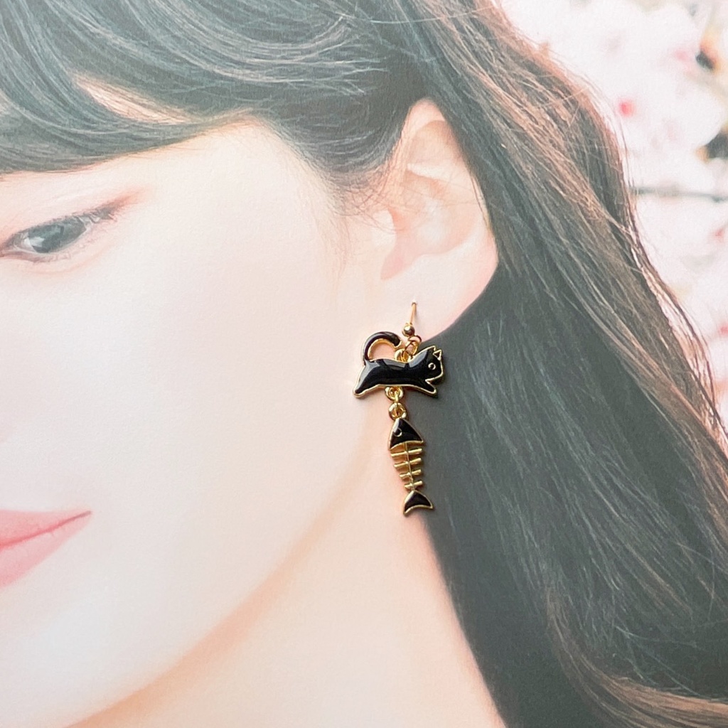 猫と魚の骨のピアス・イヤリング【片耳】