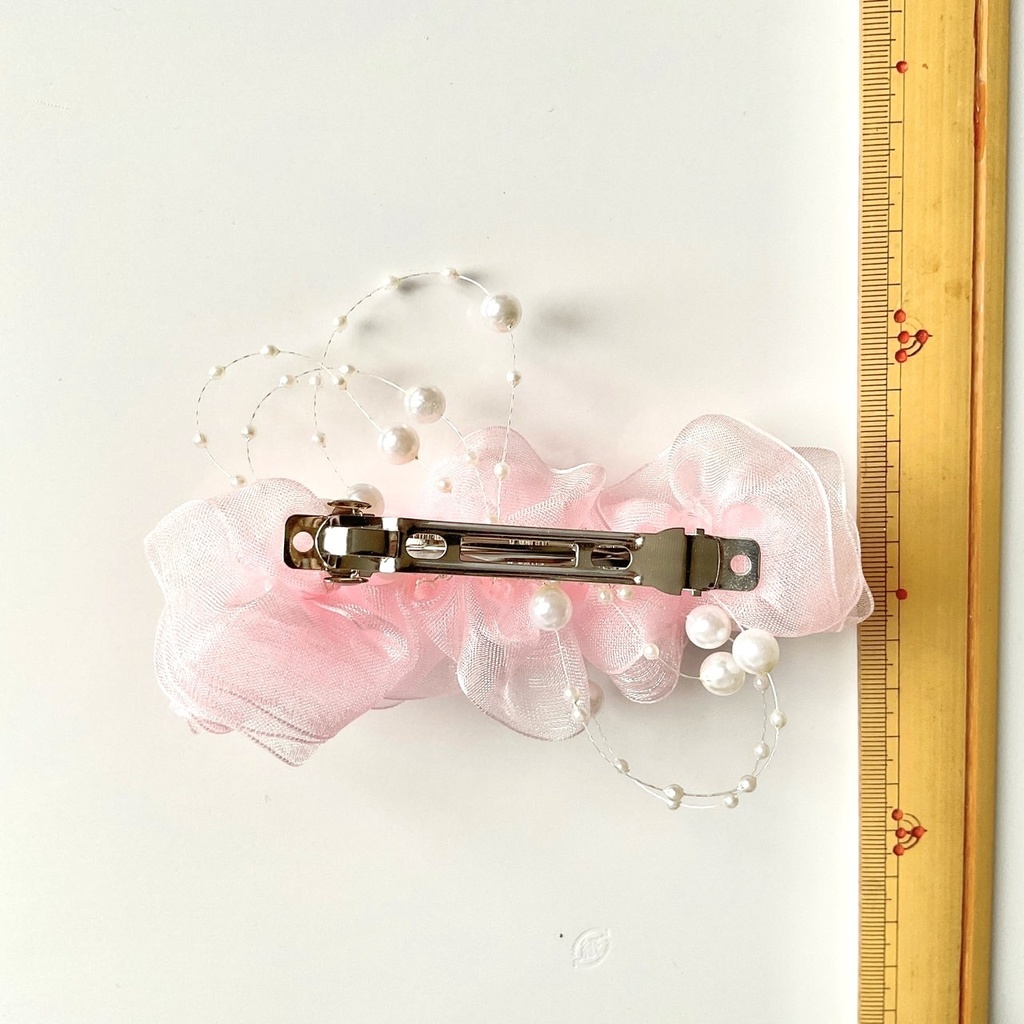 80年代アイドル風!ピンクの薔薇のバレッタ