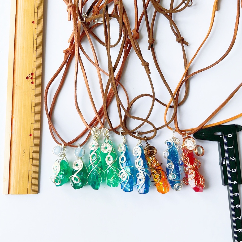 宝石のカケラペンダント