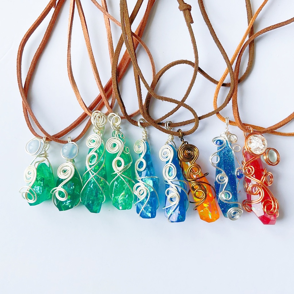 宝石のカケラペンダント