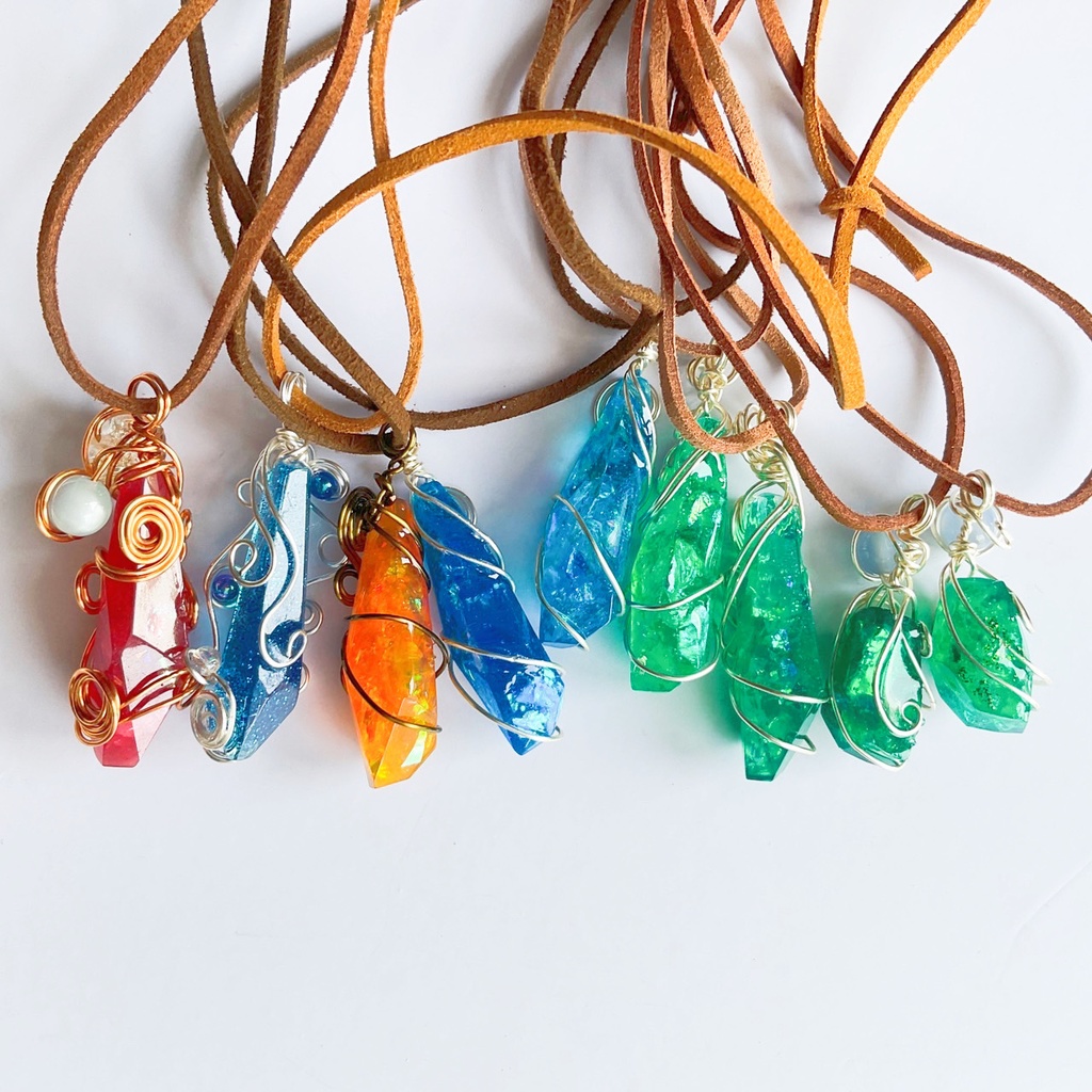 宝石のカケラペンダント