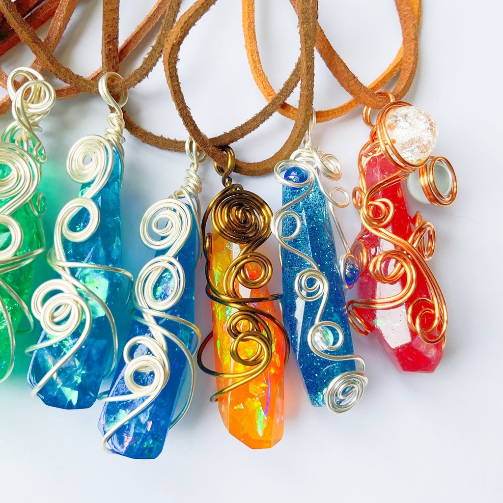 宝石のカケラペンダント