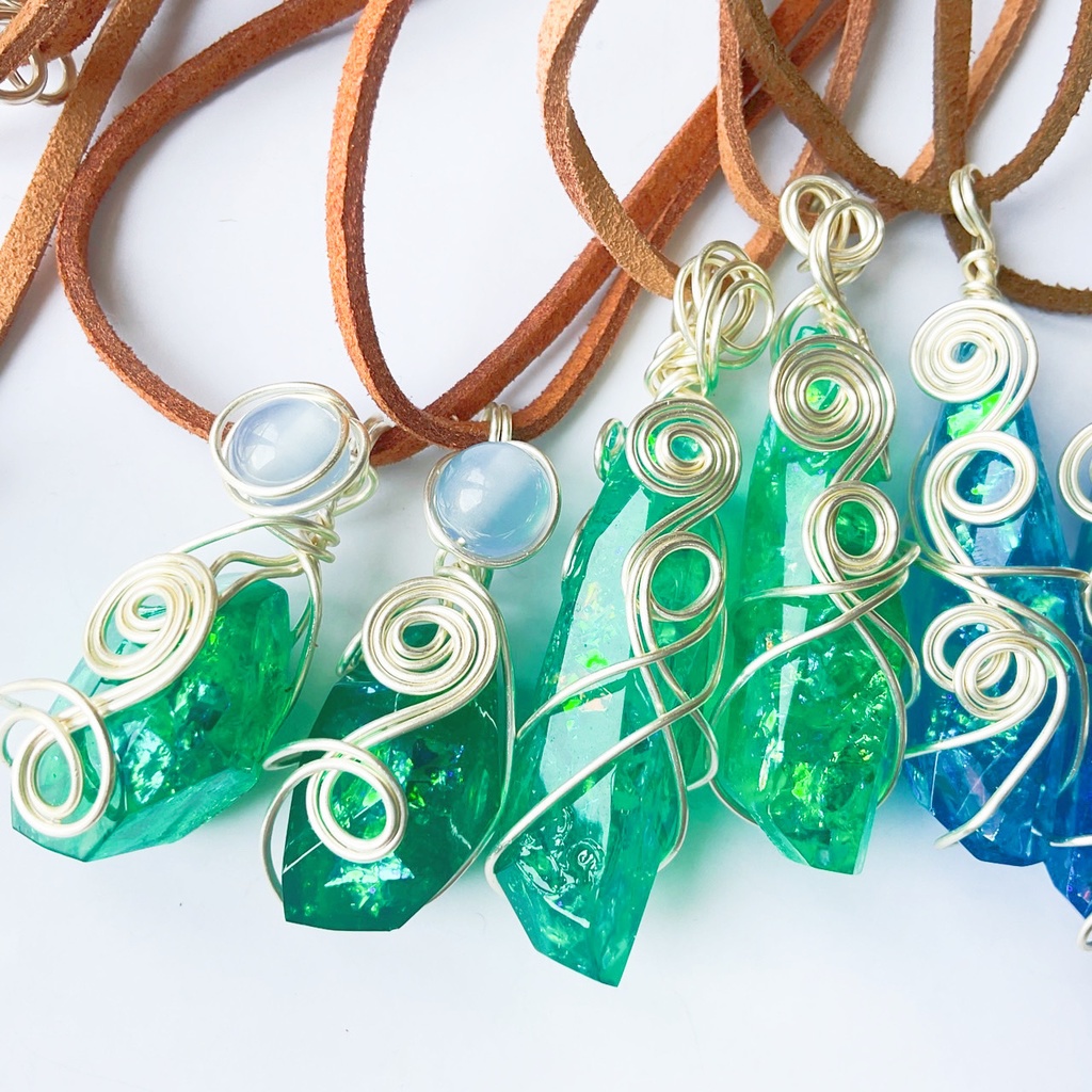 宝石のカケラペンダント