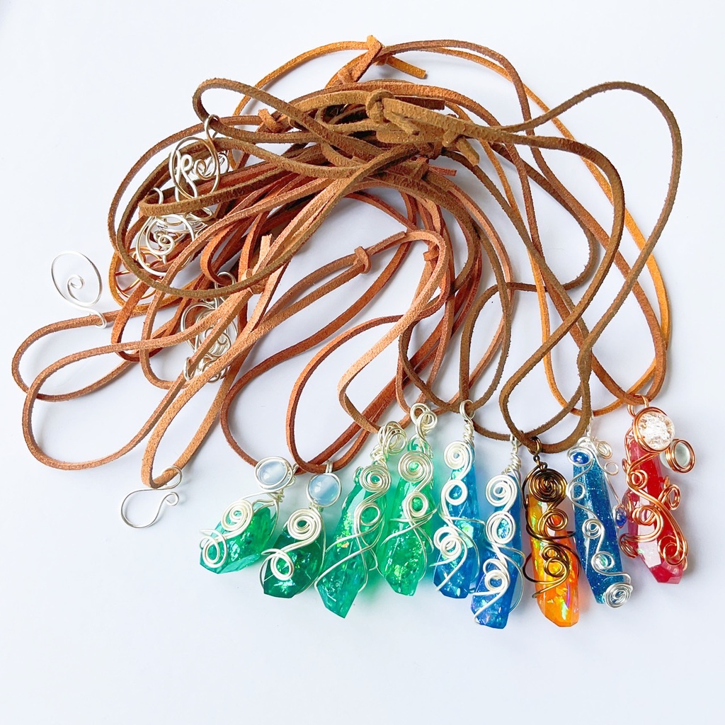 宝石のカケラペンダント