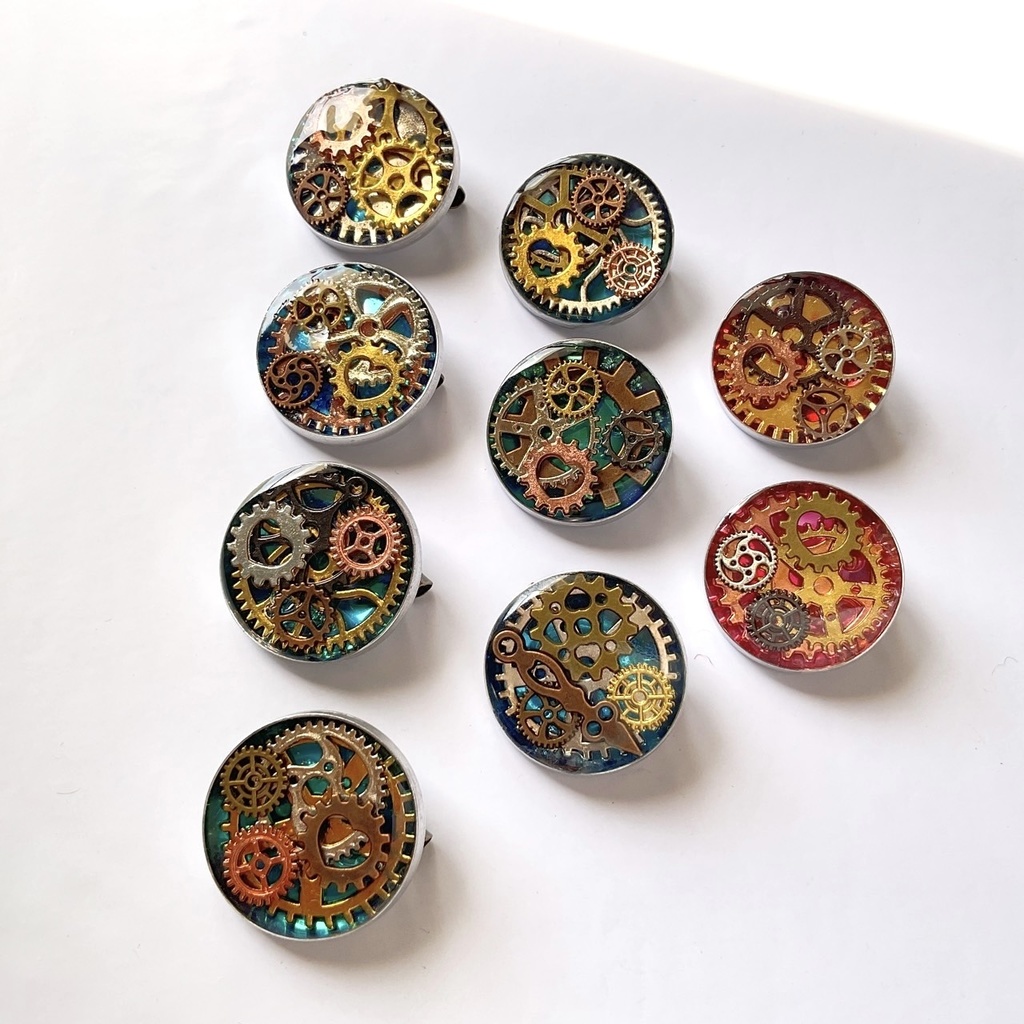 ちいさな歯車のブローチ