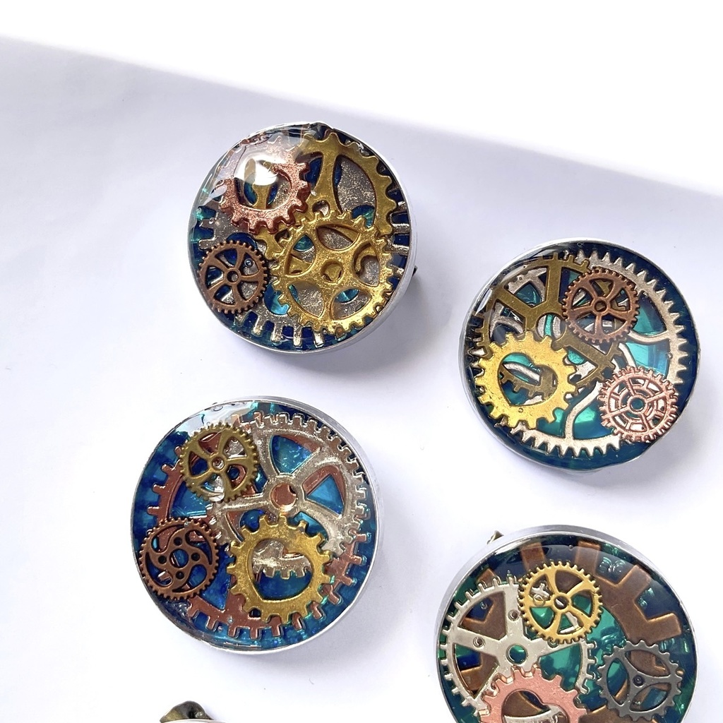 ちいさな歯車のブローチ