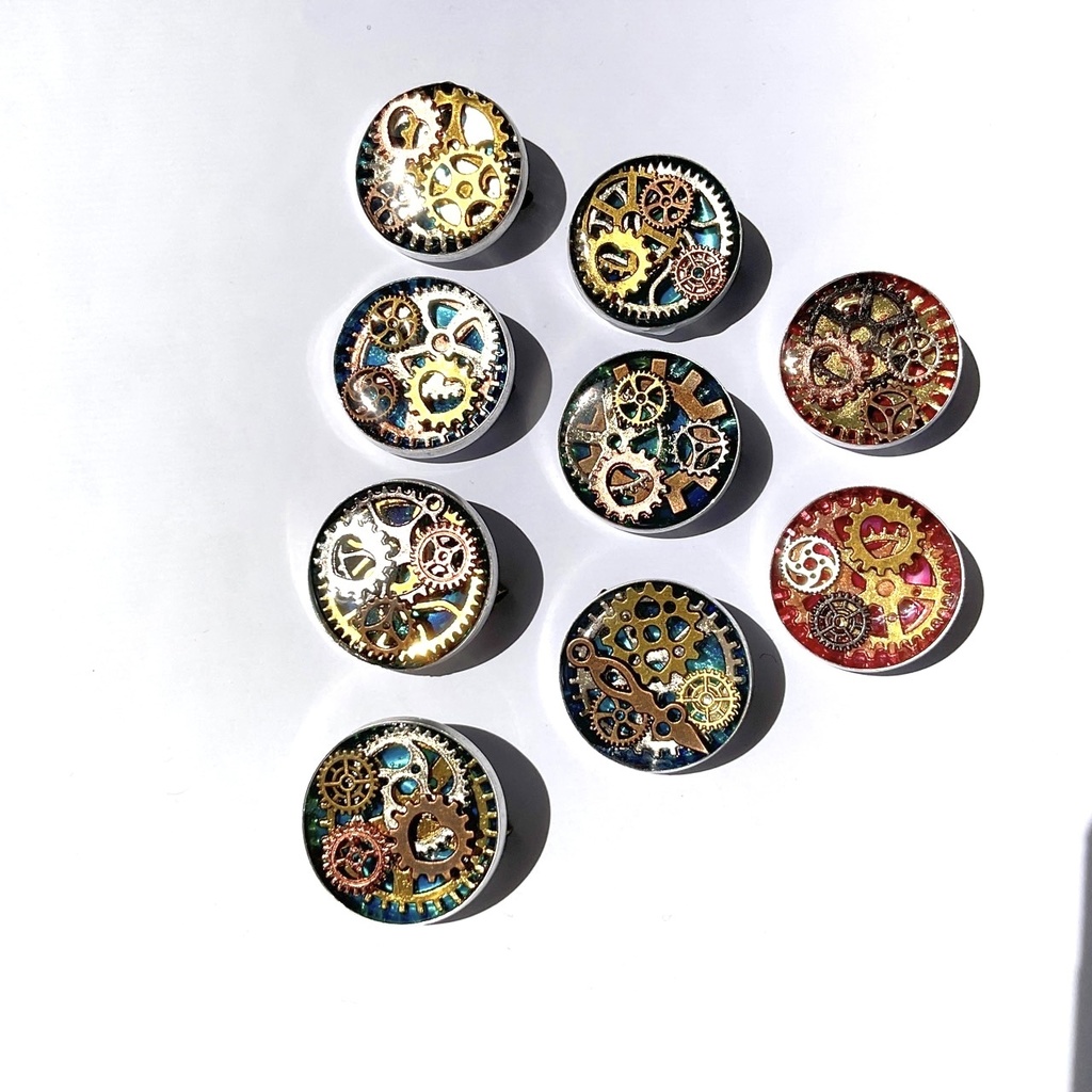 ちいさな歯車のブローチ