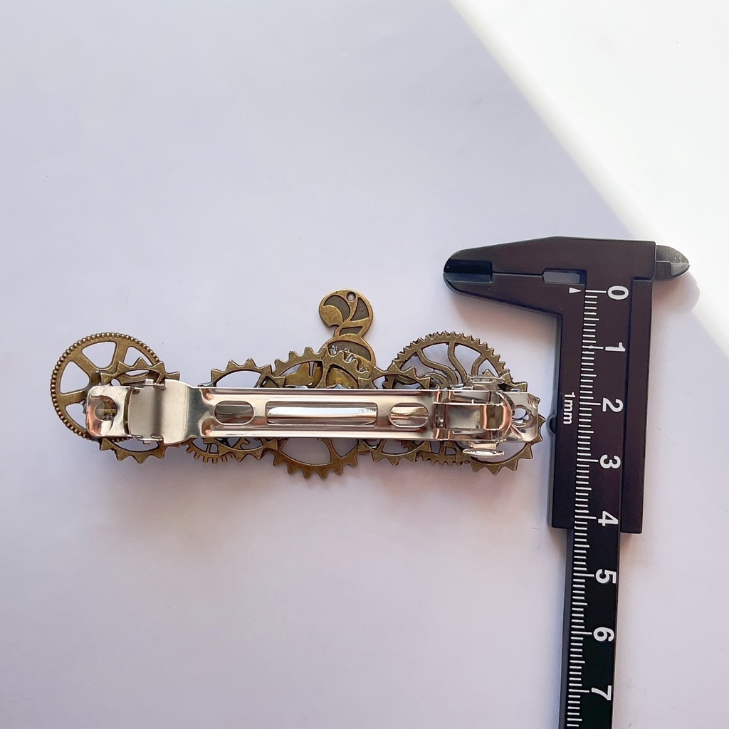 チェシャ猫と歯車のバレッタ