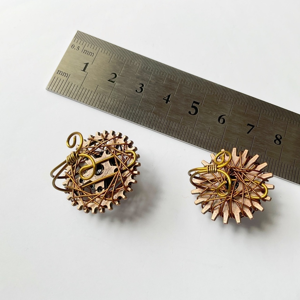 歯車のイヤーカフ(片耳用)