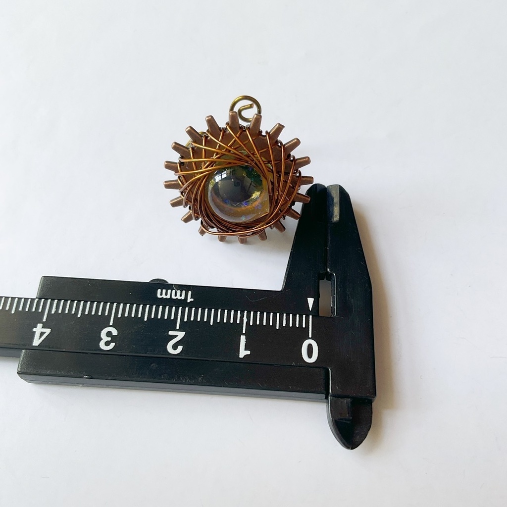 ドラゴンアイのイヤーカフ