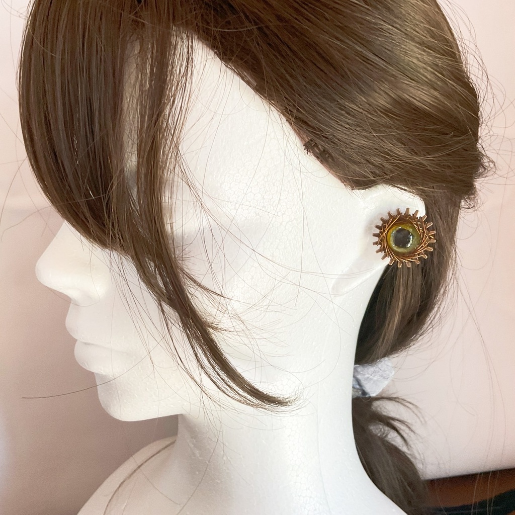 ドラゴンアイのイヤーカフ