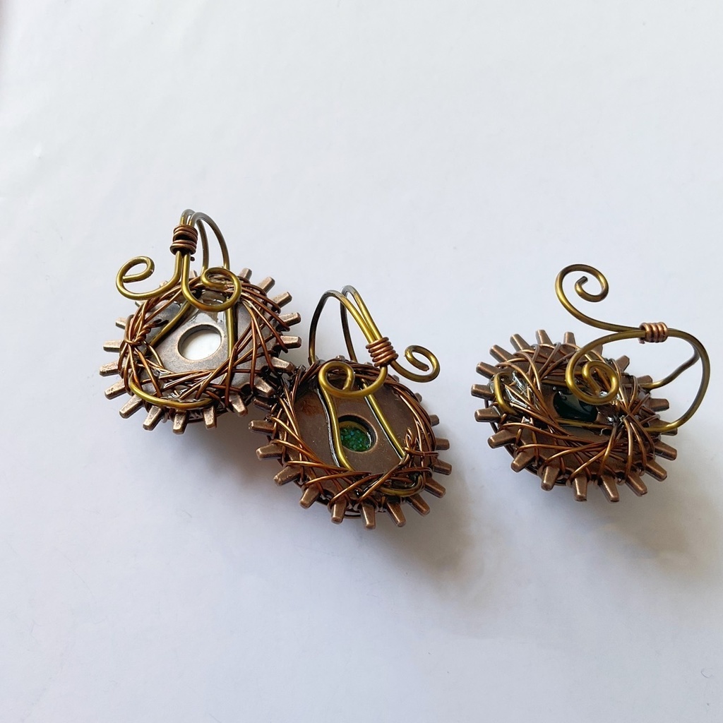 ドラゴンアイのイヤーカフ