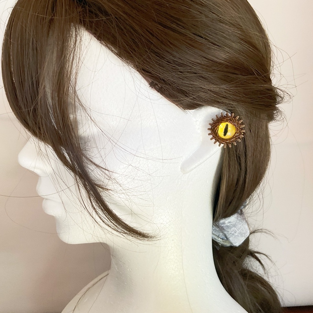 ドラゴンアイのイヤーカフ