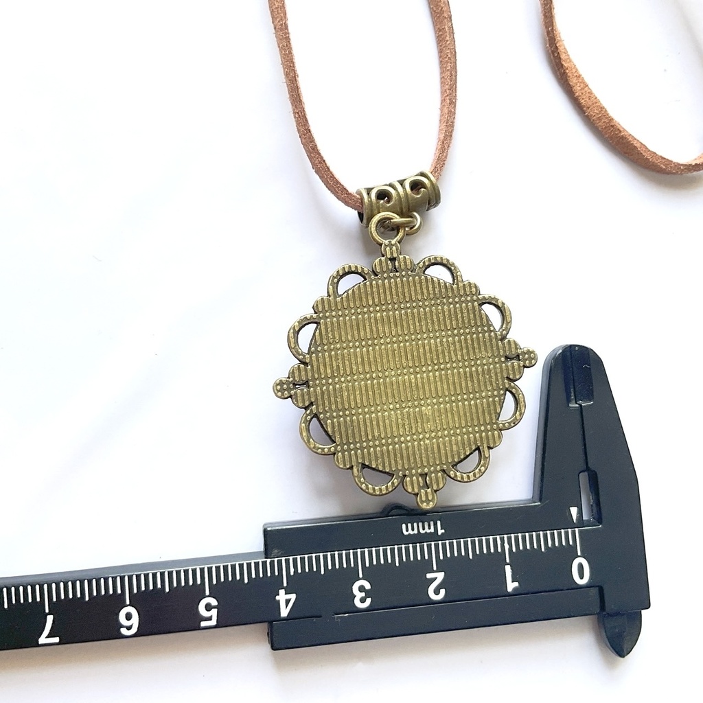 夜光貝のペンダント