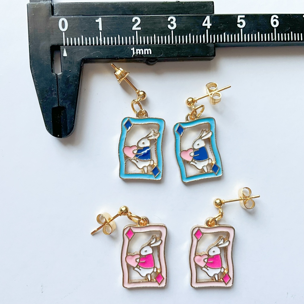 アリスのうさぎのピアス【イヤリング変更可】