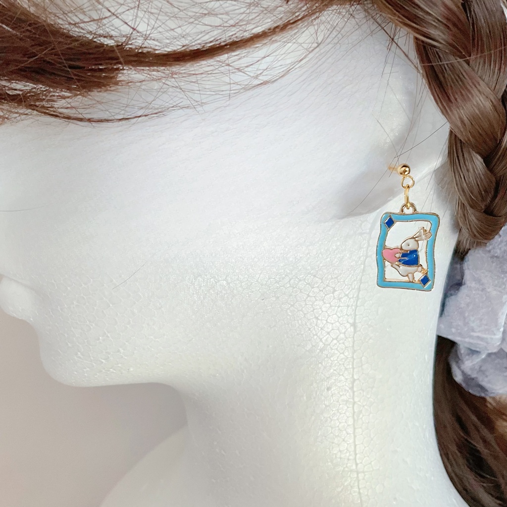 アリスのうさぎのピアス【イヤリング変更可】