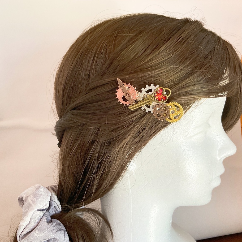 ハートの鍵と歯車のヘアクリップ
