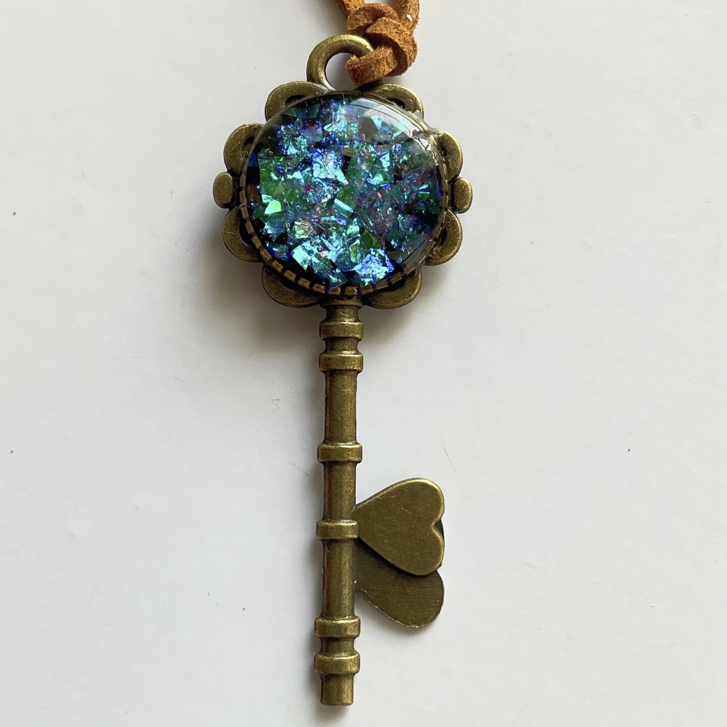 夜光貝の鍵 ペンダント