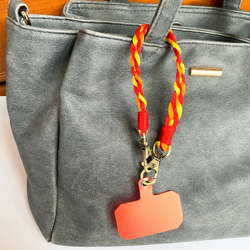 手編みのハンドストラップ マルチストラップ