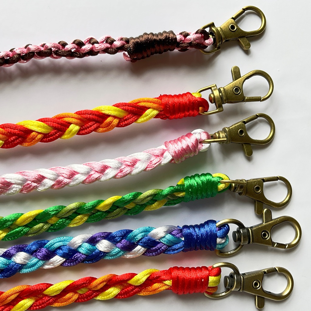 手編みのハンドストラップ マルチストラップ