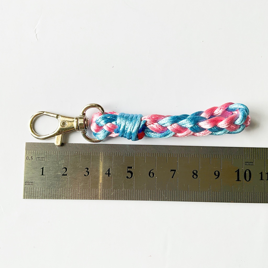 手編みのチョーカー