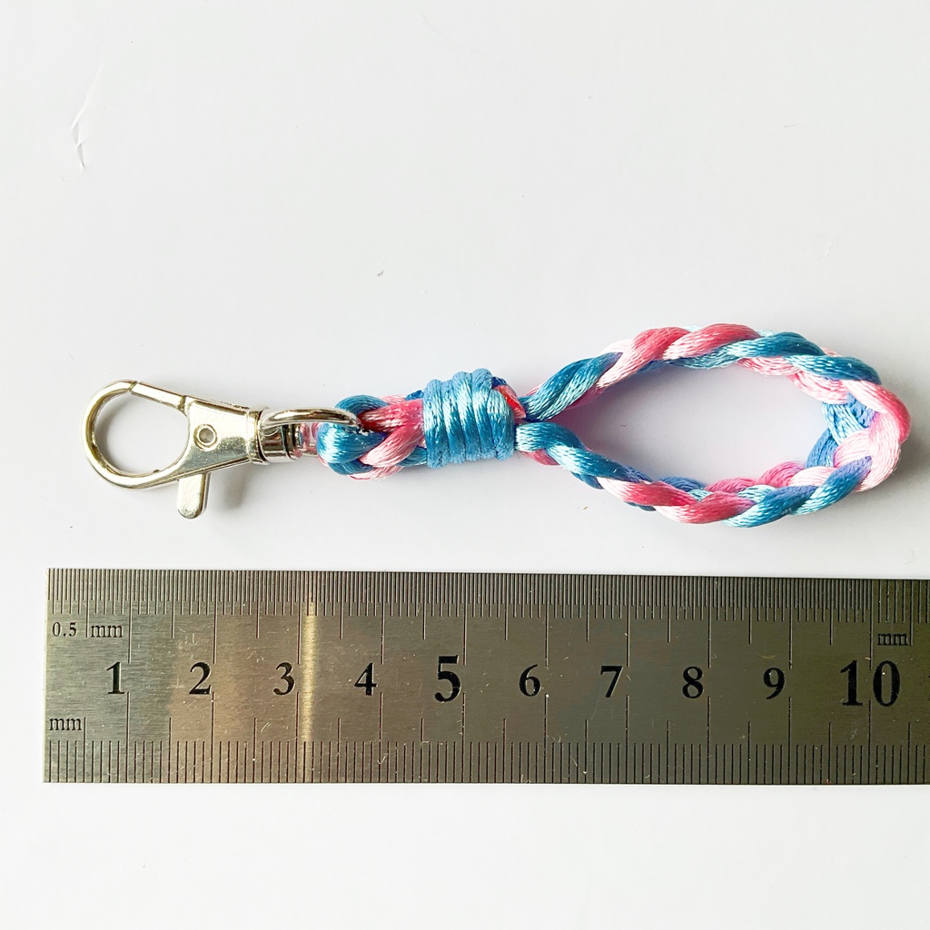 手編みのチョーカー