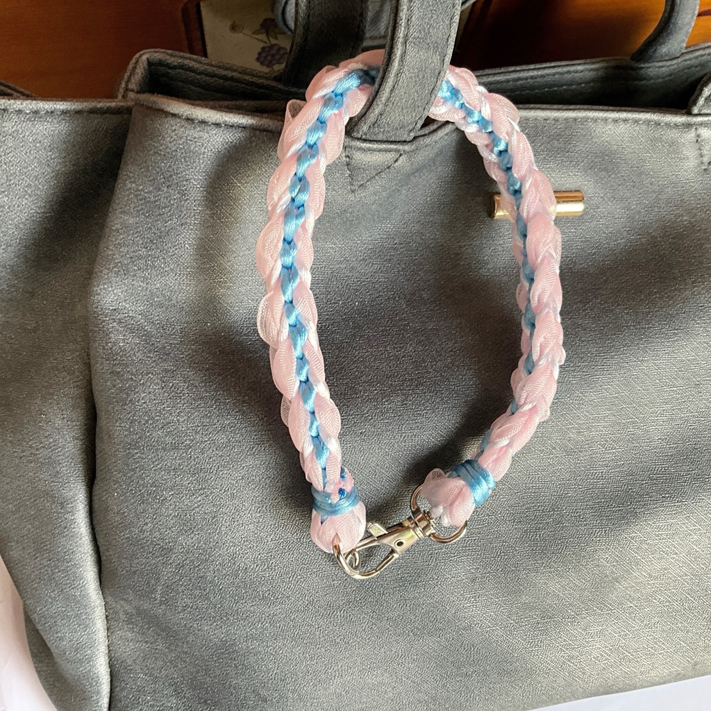 異素材手編みのバッグチャーム