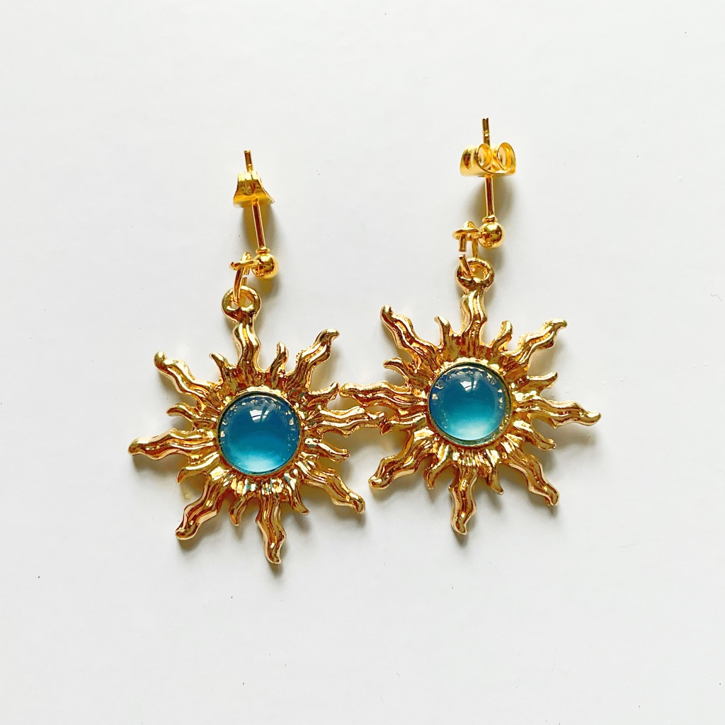 輝く太陽のピアス・イヤリング