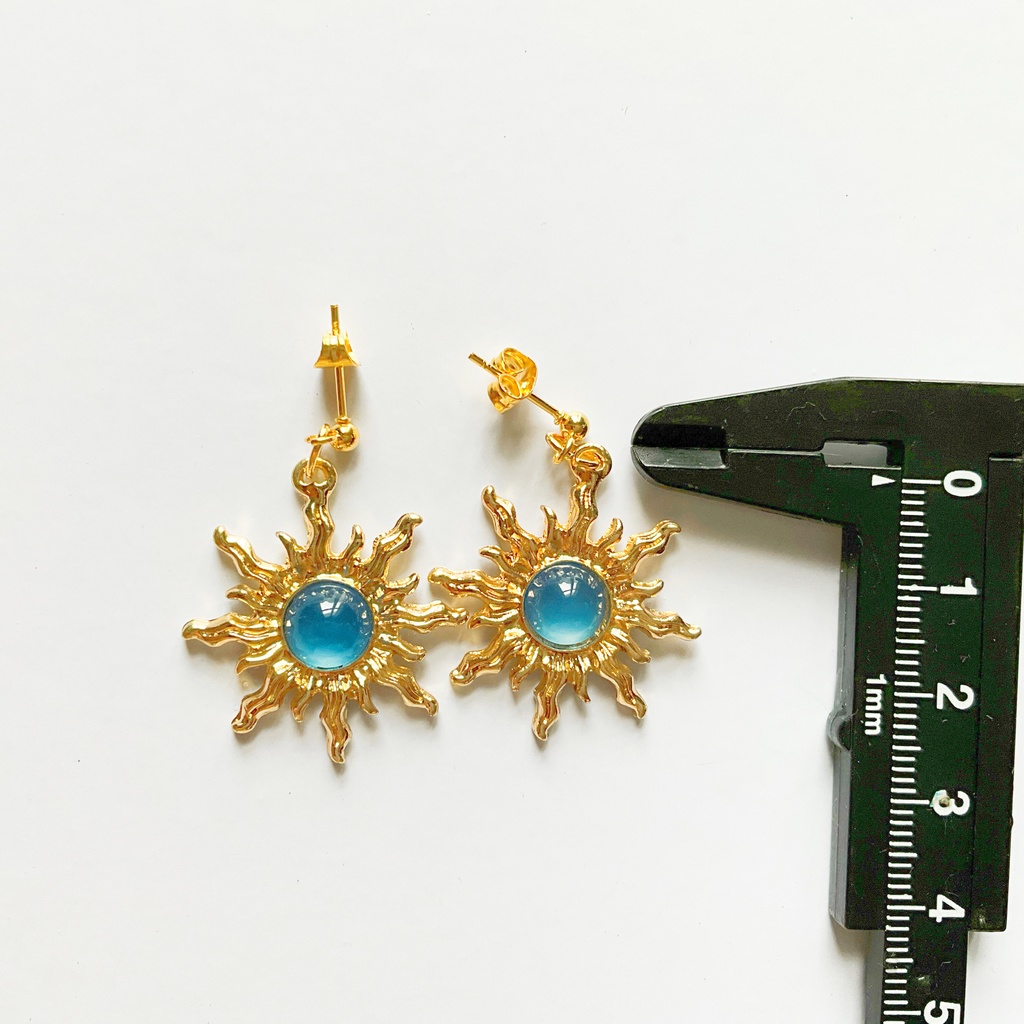 輝く太陽のピアス・イヤリング