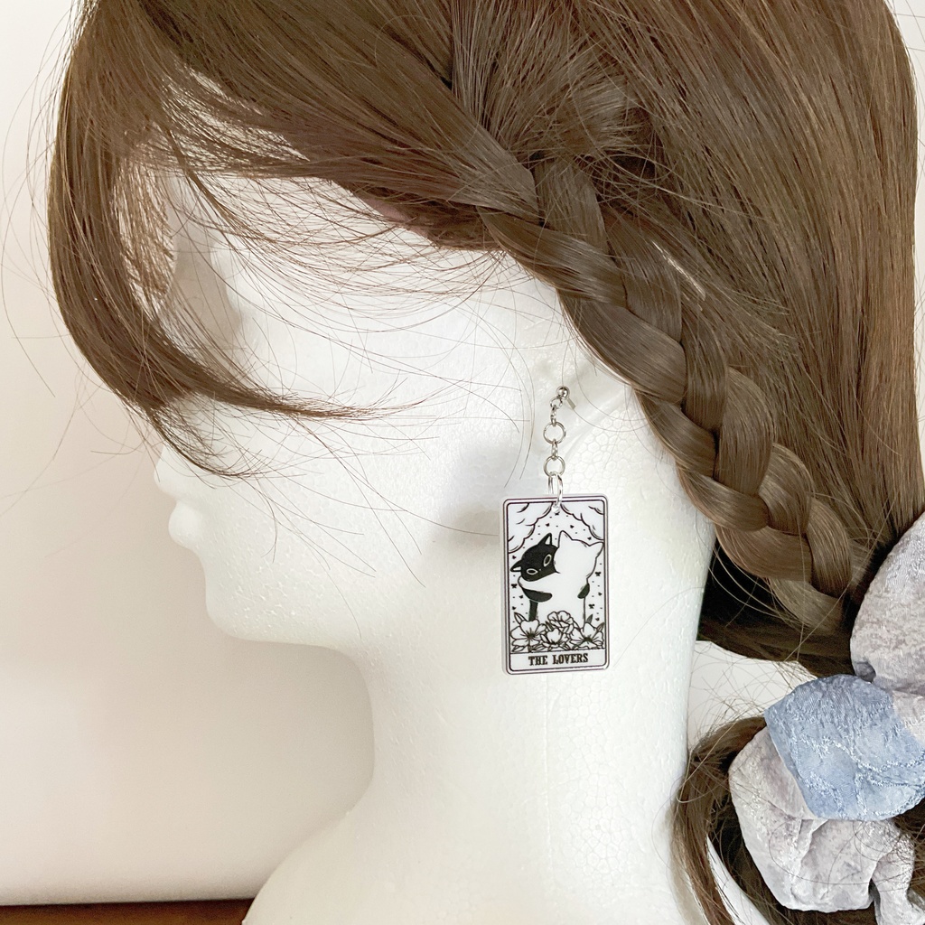 猫のタロットピアス