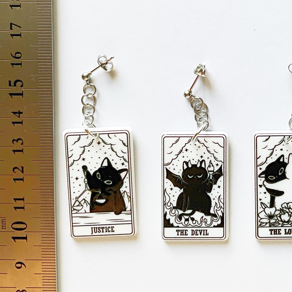 猫のタロットピアス